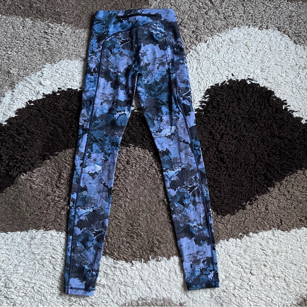 Lululemon Speed Up Tight Sz 2 *Full-On Luxtreme 28" In
Screen Camo Multi - Picture 6 of 8